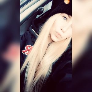 Meet your Posher, Adrienne